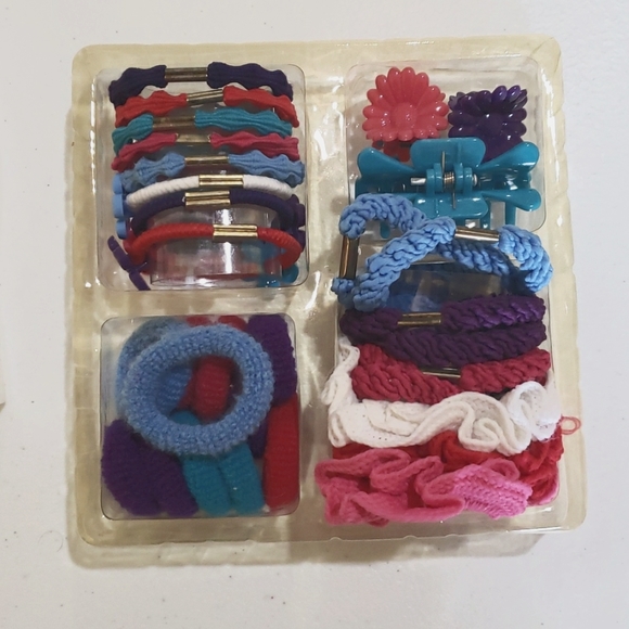Girls Hair Ties and Clips - Picture 7 of 8